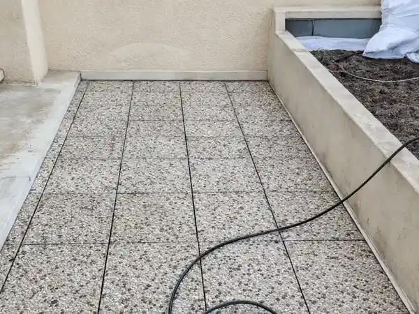 Terrasses de copropriété à Bois-Colombes, dalles gravillons lavés sur plots
