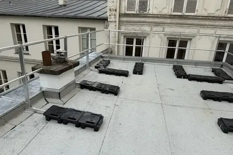 Toit terrasse d'un immeuble haussmannien à Paris 8e après rénovation de l'étanchéité