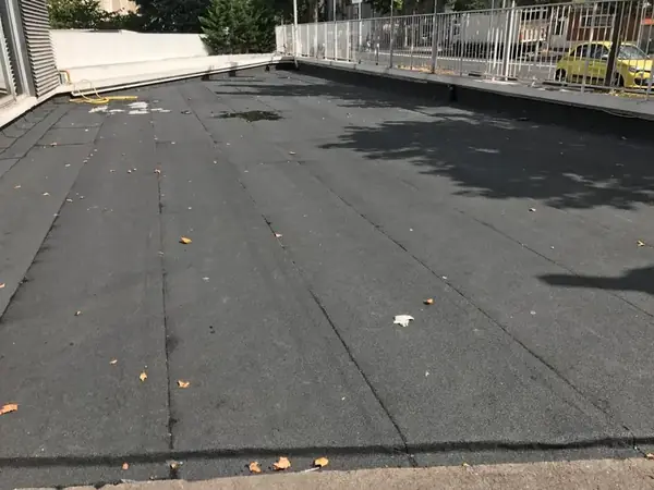 Étanchéité de toit terrasse d'une concession automobile à Nanterre, Nanterre
