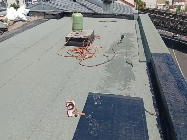 Toiture-terrasse d'un hôtel à Suresnes après réfection