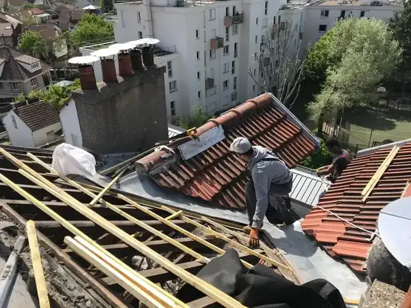 Couverture tuile, lucarnes et VELUX à La Garenne-Colombes, photo 2 sur 12 : depose couverture compagnons panneau tuiles