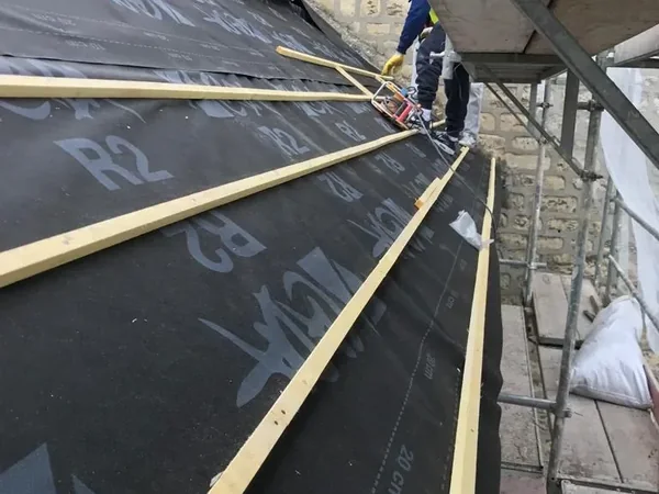 Couverture tuile, lucarnes et VELUX à La Garenne-Colombes, photo 4 sur 12 : ecran hpv liteaux vue pan complet