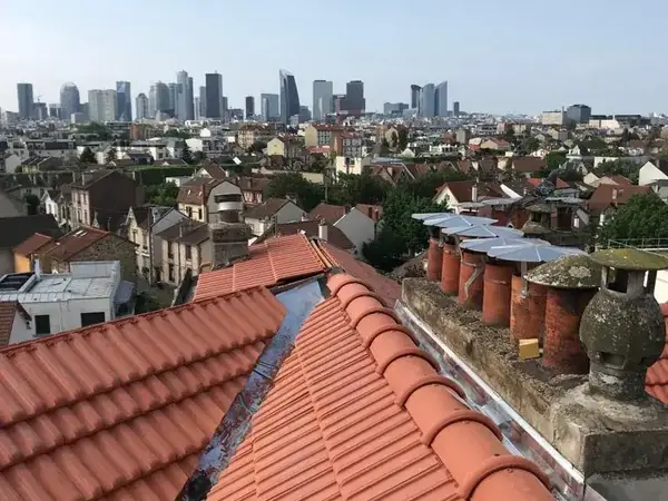 Couverture tuile, lucarnes et VELUX à La Garenne-Colombes, photo 8 sur 12 : couverture faitiere vue la defense