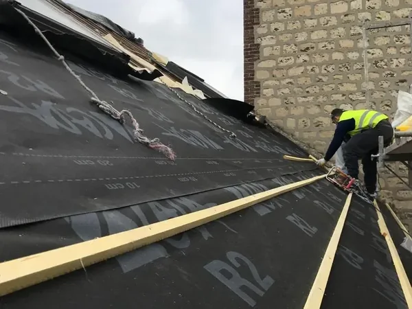 Couverture tuile, lucarnes et VELUX à La Garenne-Colombes, photo 12 sur 12 : ecran sous toiture hpv liteaux compagnon