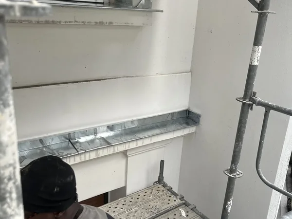 Couverture ardoise, VELUX et chéneau à Paris 16e, photo 2 sur 9 : compagnon fpe entablement zinc travaux