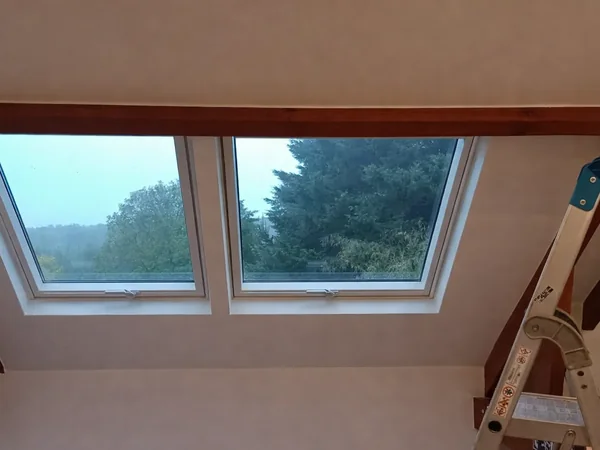 Création de VELUX sur toiture tuile à Rueil-Malmaison, photo 2 sur 3 : velux jumo combles interieur resultat