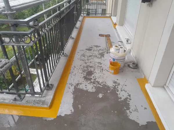 Étanchéité de balcons en copropriété à Paris 3e, photo 1 sur 12 : balcon etancheite resine primaire application