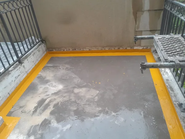 Étanchéité de balcons en copropriété à Paris 3e, photo 2 sur 12 : balcon etancheite resine releves solin