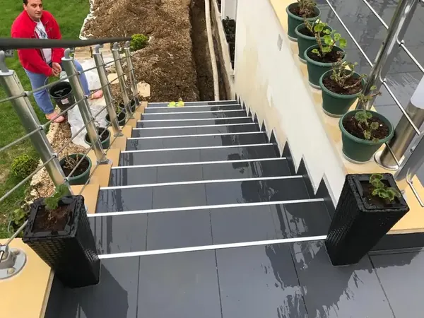 Étanchéité de terrasse et de toit plat à Chatou, photo 9 sur 18 : etancheite terrasse chatou escalier garde corps
