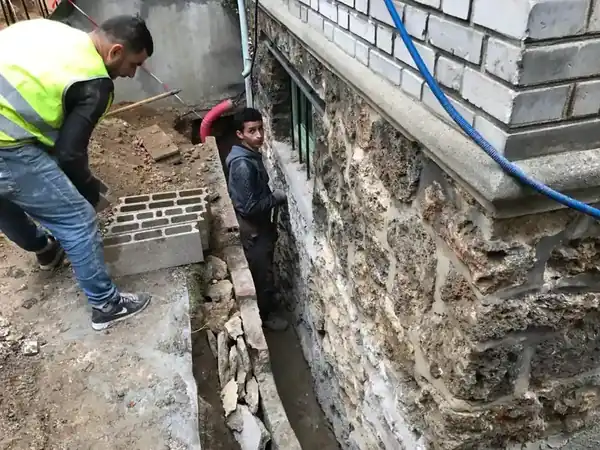 Étanchéité de mur enterré et drainage à Nanterre, photo 3 sur 13 : terrassement fouille mur enterre compagnons
