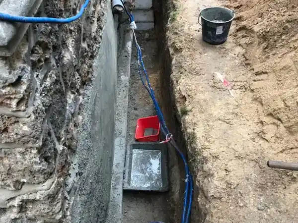Étanchéité de mur enterré et drainage à Nanterre, photo 8 sur 13 : fouille pied mur meuliere compagnon fpe