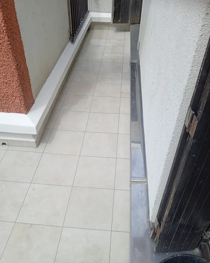Étanchéité sous carrelage sur balcon à Paris 16e, vue du chantier terminé