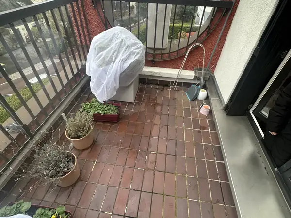 Étanchéité sous carrelage sur balcon à Paris 16e, photo 1 sur 7 : balcon carrelage existant avant refection etancheite