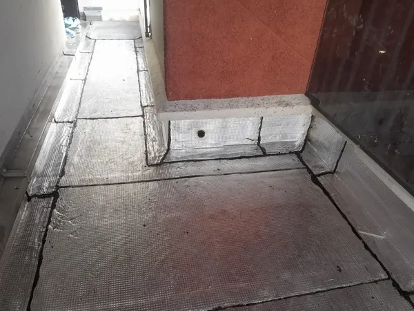 Étanchéité sous carrelage sur balcon à Paris 16e, photo 5 sur 7 : etancheite angle evacuation eaux pluviales