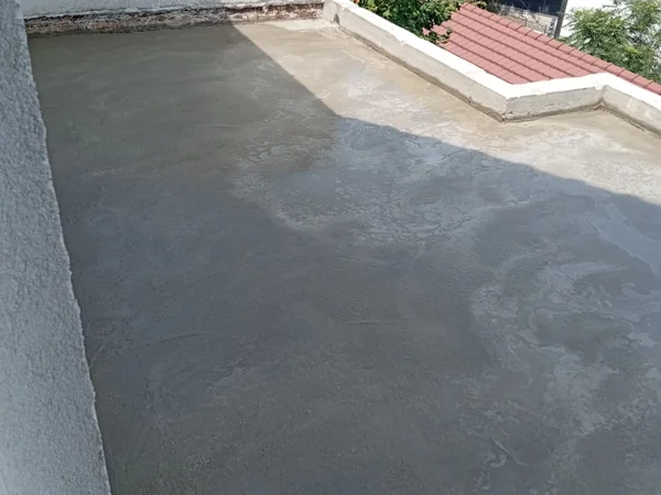 Relevés d'étanchéité contre l'acrotère de la terrasse à Meudon