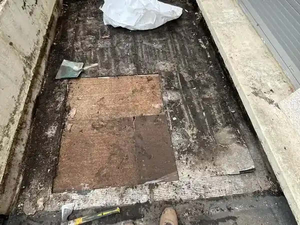 Étanchéité de terrasses en copropriété à Bois-Colombes, photo 2 sur 4 : depose ancien complexe isolant support