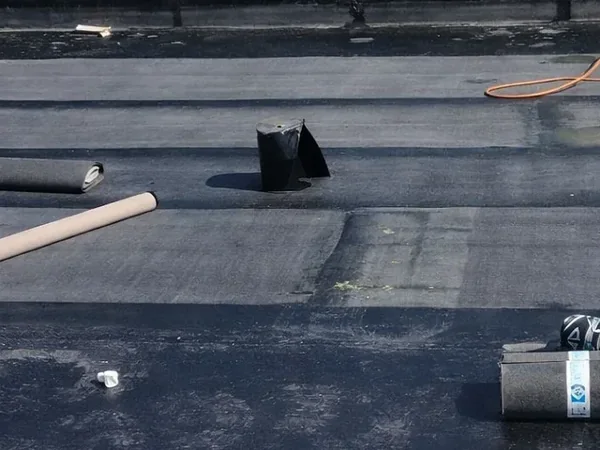 Étanchéité de toiture-terrasse sous gravillons à Enghien-les-Bains, photo 1 sur 9 : etancheite bitumineuse chevauchements les