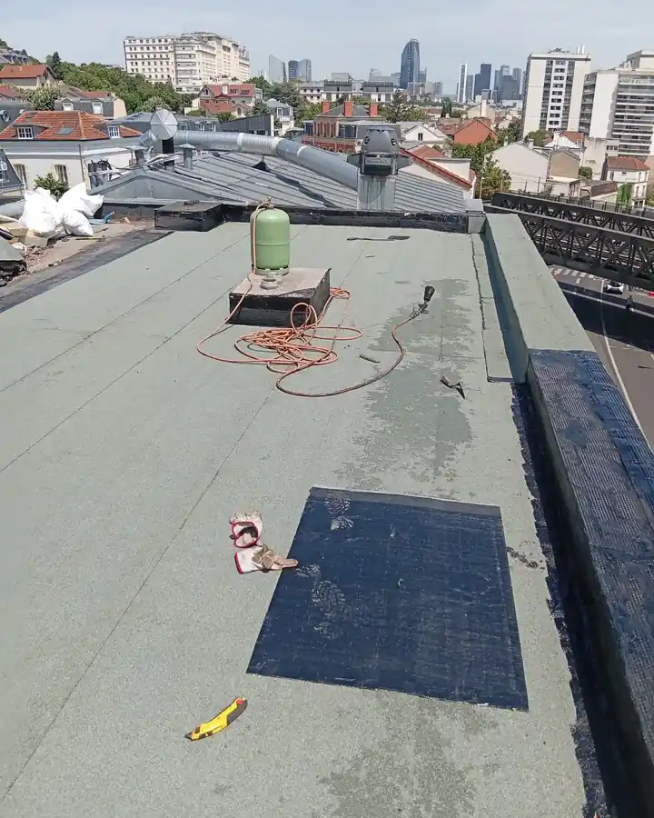 Rénovation d'étanchéité de la toiture-terrasse d'un hôtel à Suresnes, vue du chantier terminé