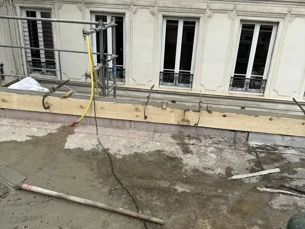 Toit terrasse d'immeuble rénovée après infiltrations à Paris 8e
