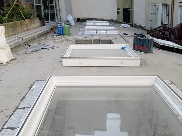 Étanchéité de toiture-terrasse et VELUX toit plat à Paris 11e, photo 3 sur 9 : pose velux toit plat alignement toits paris
