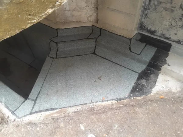 Étanchéité de voile enterré et d'escalier en résine à Paris 17e, photo 7 sur 9 : voile enterre etancheite bitume angle releves