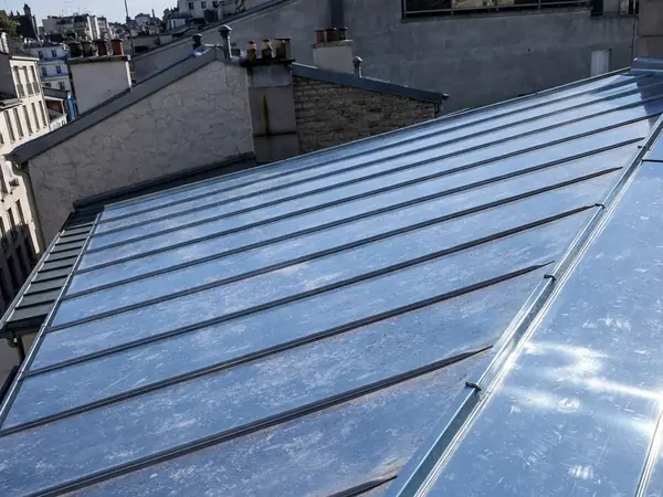 Couverture zinc et terrasses bois à Paris 14e, chantier réalisé par France Pro Étanchéité