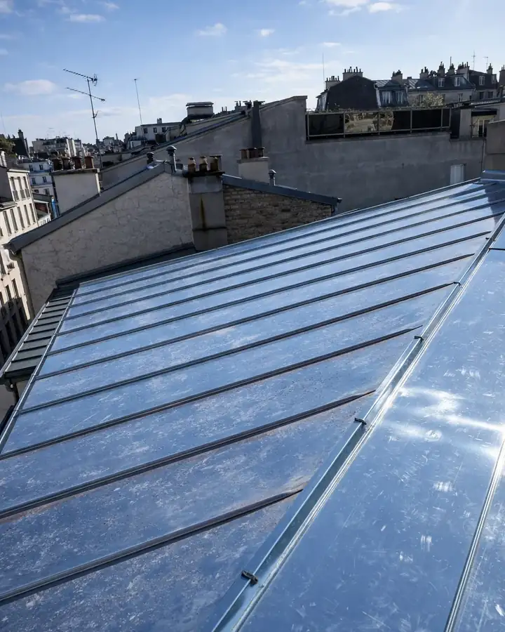 Couverture zinc et terrasses bois à Paris 14e, chantier réalisé par France Pro Étanchéité