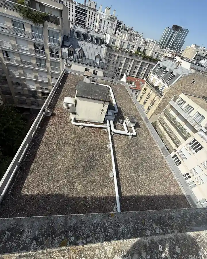 Rénovation de l'étanchéité d'un toit parisien en immeuble occupé