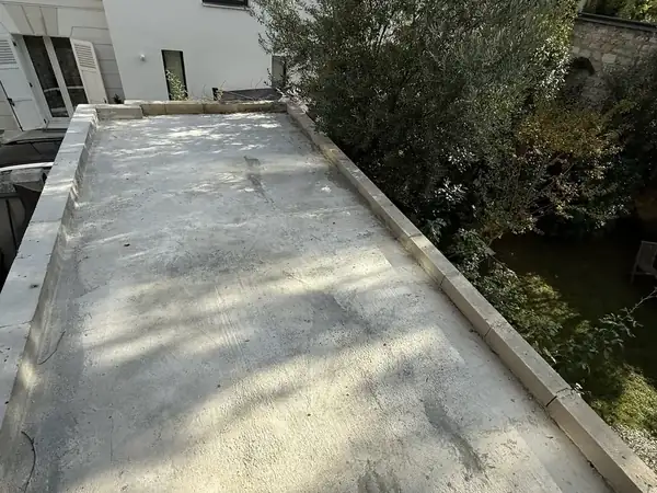 Toit terrasse sur dalle béton avant les travaux d'étanchéité