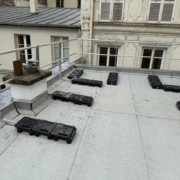 Toit terrasse d'un immeuble à Paris 8e après rénovation de l'étanchéité
