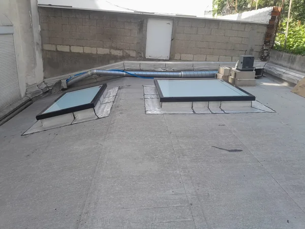 Fenêtres de toit pour toit plat posées sur une toiture-terrasse à Paris 11e