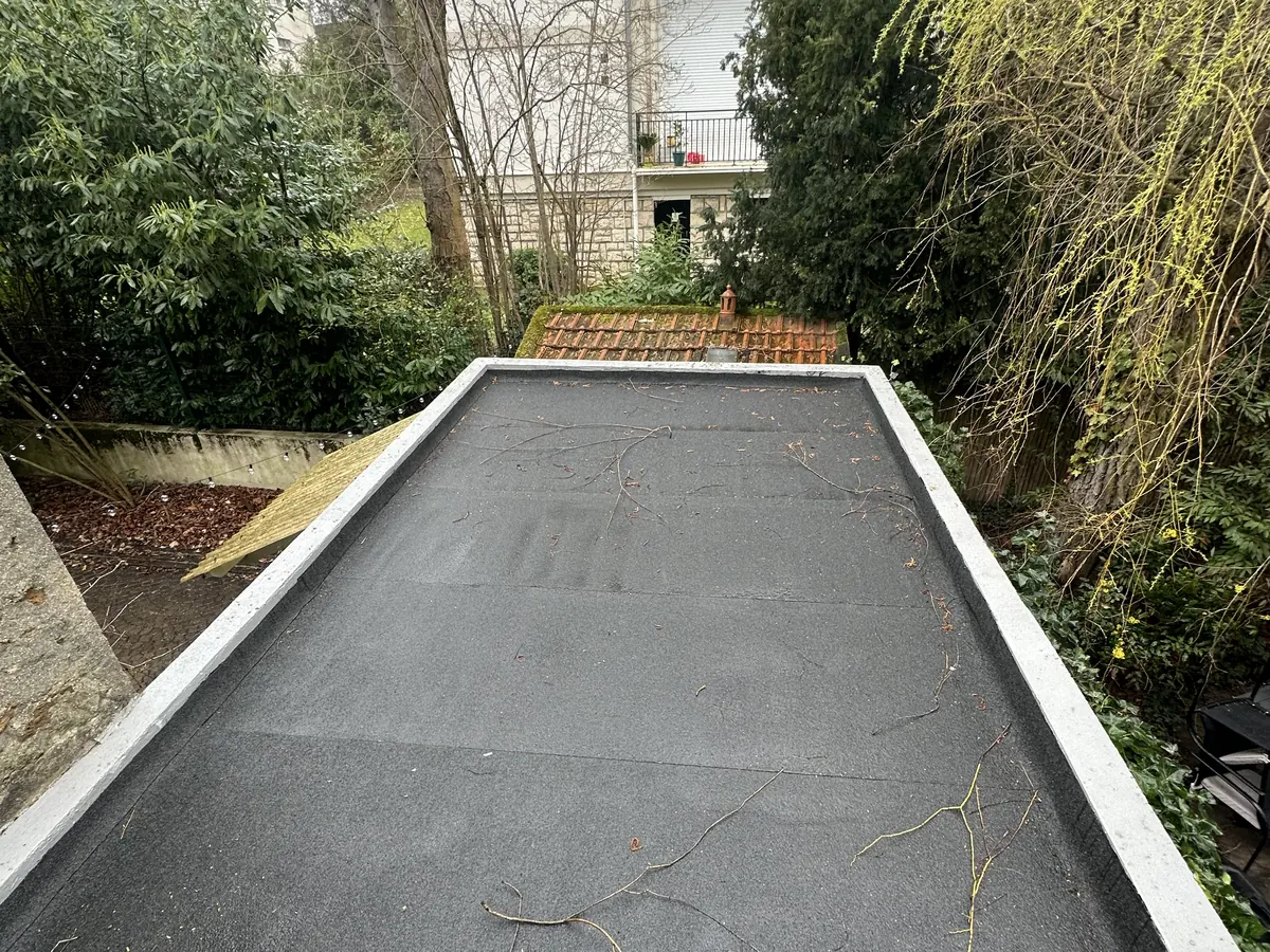 Toit de garage étanché en membrane bitumineuse autoprotégée à Boulogne-Billancourt, acrotère à couvertine