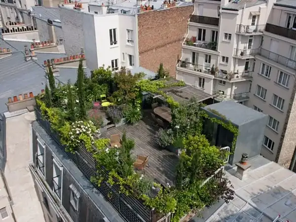 Façade d'un immeuble haussmannien à Paris