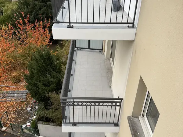 Balcons d'une copropriété à Paris 3e après travaux
