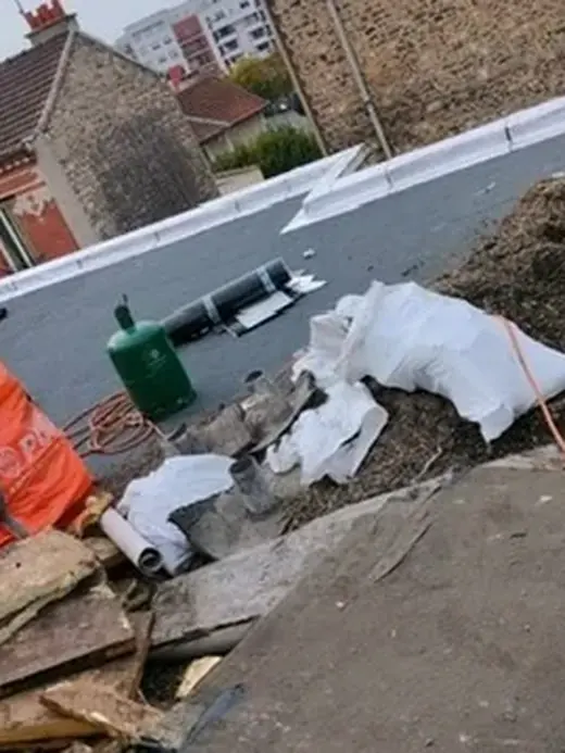 Dépose d'une étanchéité de toit terrasse, ancien complexe ouvert